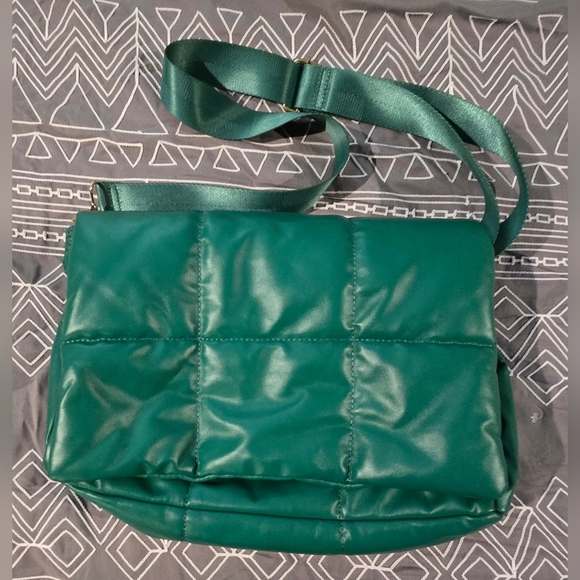Anthropologie Handbags - Anthropologie Kelly Green Edison Foldover Quilted Pillow Crossbody Medium Size